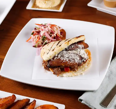 WHITE AREPA SHREDDED BEEF PABELLÓN