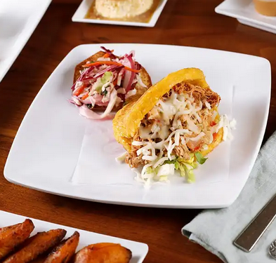 WHITE AREPA SPICY CHICKEN CATIRA